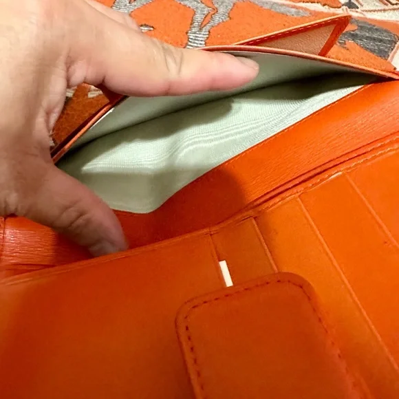 Gucci Orange Leather Wallet - Picture 10 of 11